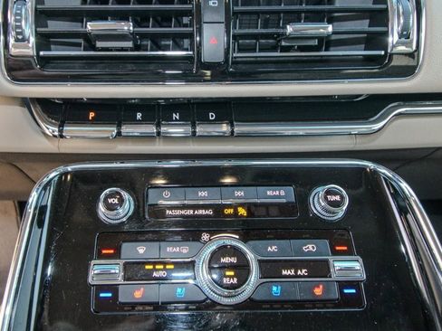 Used 2022 Lincoln Navigator 4WD image 27