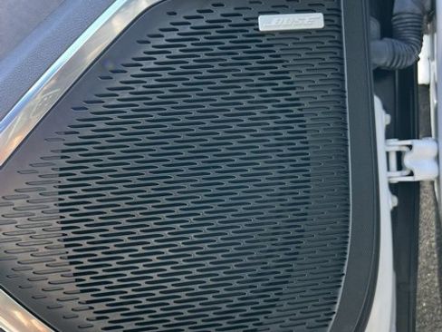 Used 2025 Chevrolet Traverse RS image 9