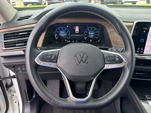 Used 2025 Volkswagen Atlas SE FWD image 21
