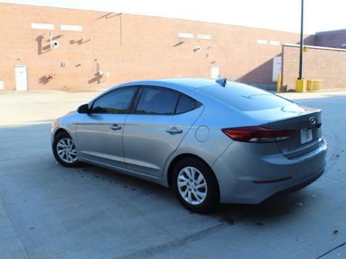 Used 2017 Hyundai Elantra SE image 4