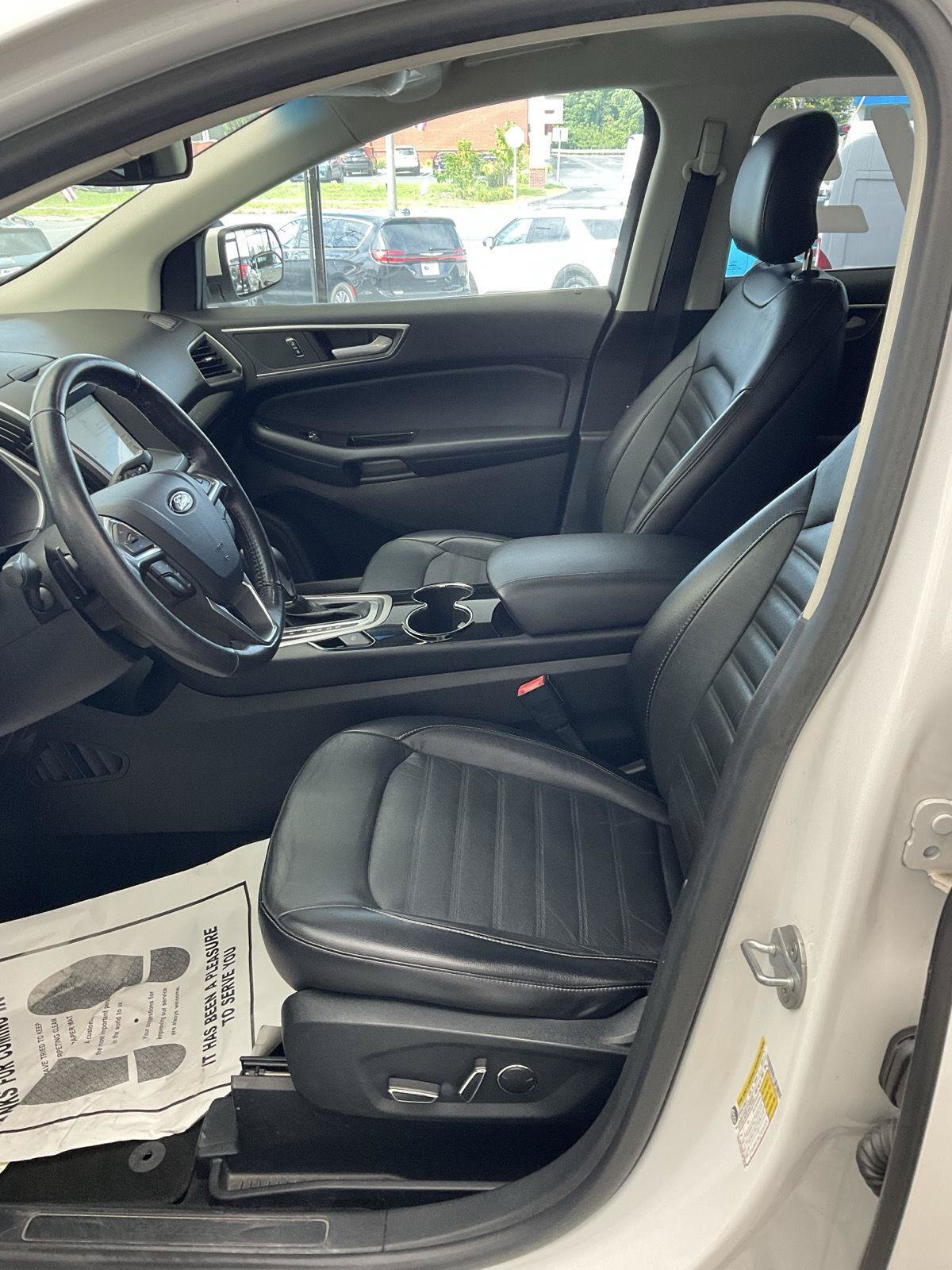 Used 2017 Ford Edge SEL w/ Equipment Group 201A AWD/4WD image 8