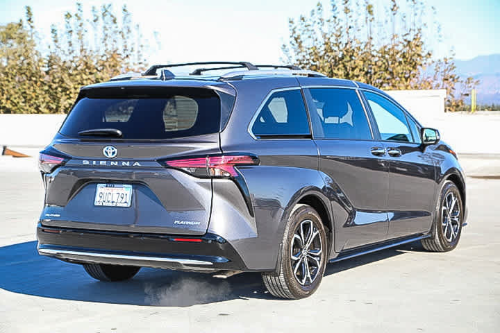 Used 2025 Toyota Sienna Platinum AWD/4WD image 5