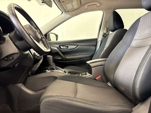Used 2017 Nissan Rogue SV FWD image 5