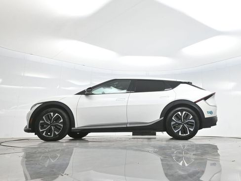 Used 2024 Kia EV6 Light RWD image 57