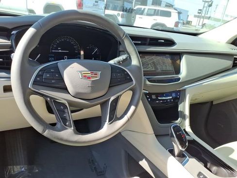 Used 2017 Cadillac XT5 Premium Luxury image 10
