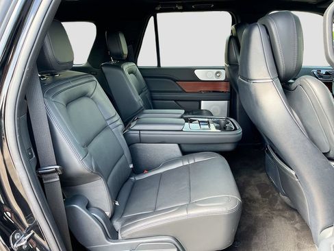 Used 2024 Lincoln Navigator L Reserve AWD/4WD image 30