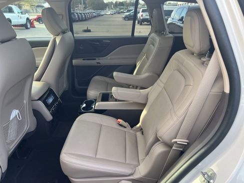 Used 2024 Lincoln Aviator Reserve w/ Equipment Group 201A AWD/4WD image 11