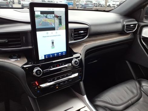 Used 2022 Ford Explorer Platinum w/ Equipment Group 601A image 25