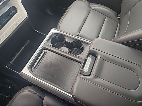 Used 2025 Ford Expedition Active image 21