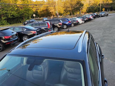 Used 2012 Volkswagen Touareg Executive image 22