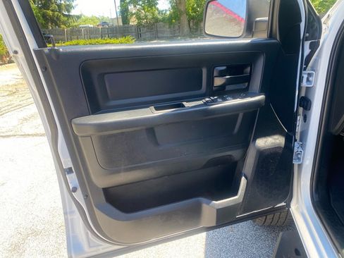 Used 2017 RAM 1500 Express w/ Express Value Package AWD/4WD image 10