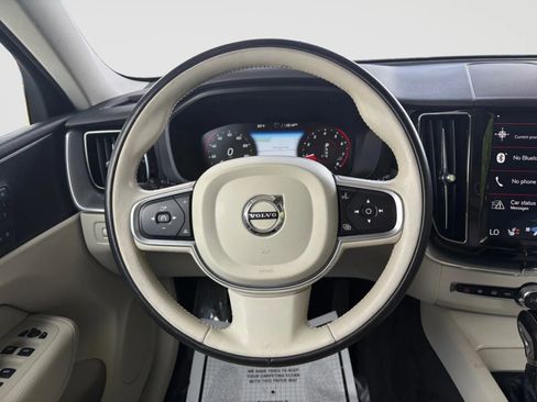 Used 2018 Volvo XC60 T5 Momentum w/ Vision Package AWD/4WD image 28