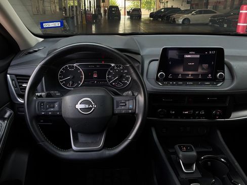 Used 2025 Nissan Rogue SV FWD image 14