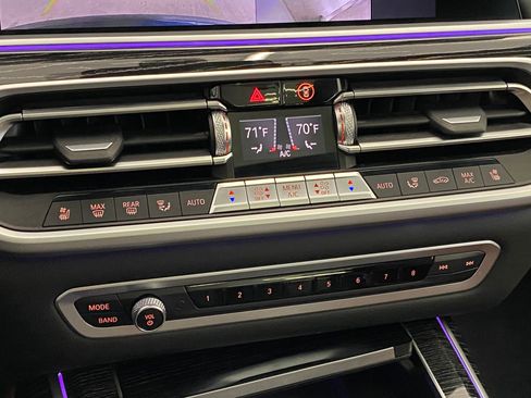 Used 2022 BMW X7 M50i w/ Dynamic Handling Package image 28