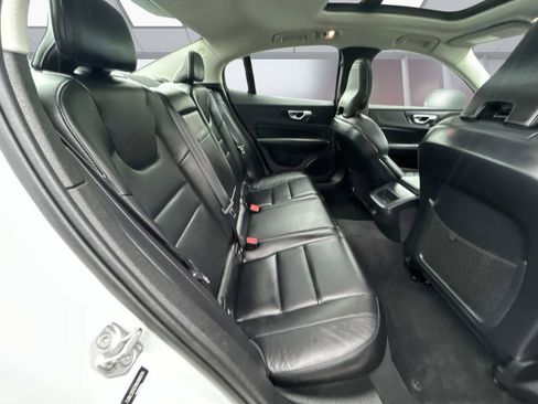 Used 2022 Volvo S60 B5 Inscription image 15