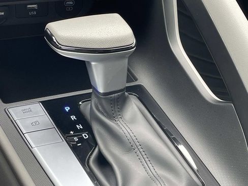 Used 2024 Hyundai Elantra SEL image 22