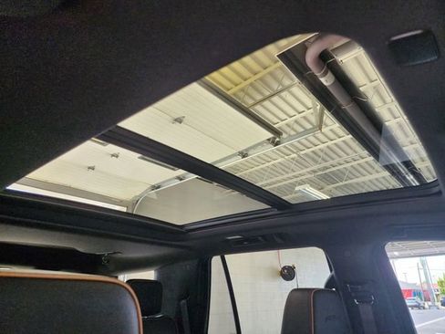 Used 2022 GMC Yukon AT4 AWD/4WD image 24