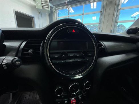 Used 2016 MINI Cooper 4-Door Hardtop image 16