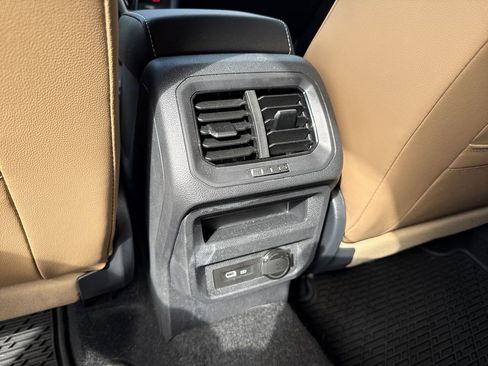 Used 2024 Volkswagen Tiguan SE R-Line image 25