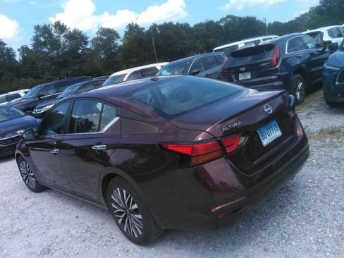 Used 2024 Nissan Altima 2.5 SV FWD image 2