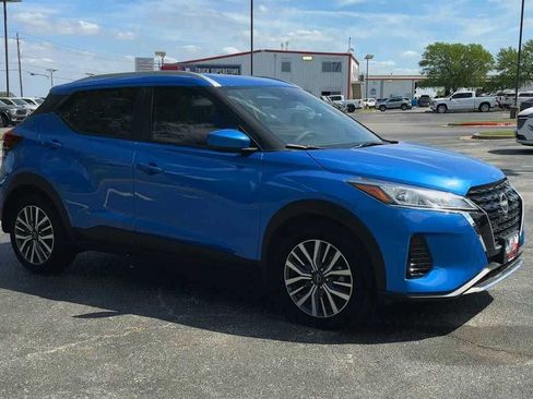 Used 2024 Nissan Kicks SV image 2
