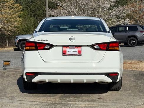 Used 2025 Nissan Altima 2.5 SV image 6