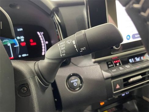 Used 2025 Toyota Camry SE w/ Convenience Package image 14