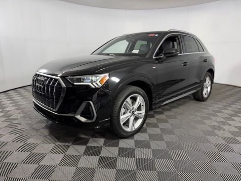 Used 2023 Audi Q3 2.0T Premium image 3