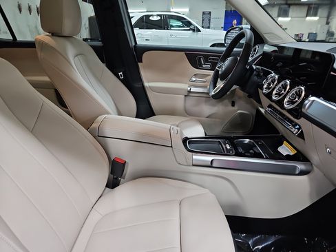New 2026 Mercedes-Benz GLB 250 image 10