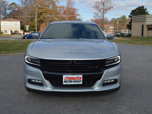 Used 2019 Dodge Charger SXT w/ Driver Confidence Group image 17