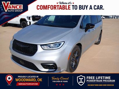 New 2026 Chrysler Pacifica Limited w/ S Appearance Package