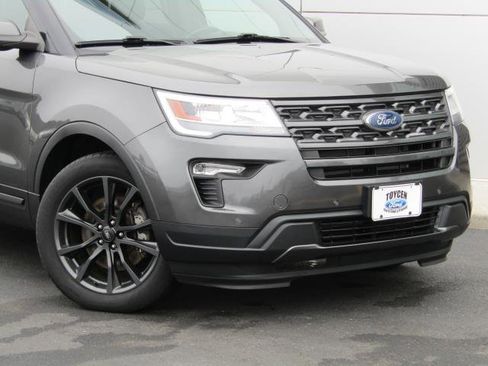 Certified 2018 Ford Explorer XLT w/ Equipment Group 202A image 7