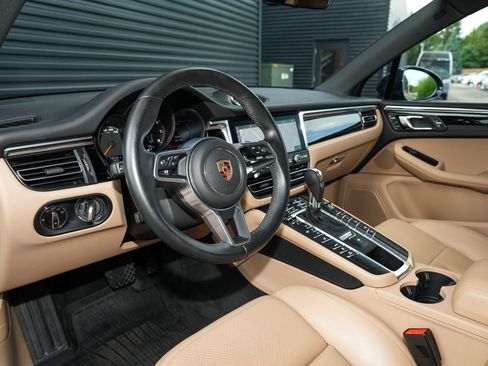 Certified 2021 Porsche Macan AWD/4WD image 4