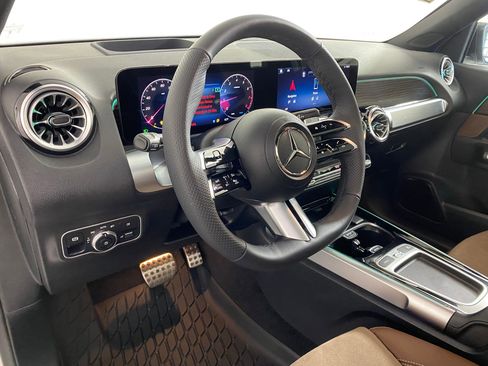 New 2026 Mercedes-Benz GLB 250 4MATIC image 4