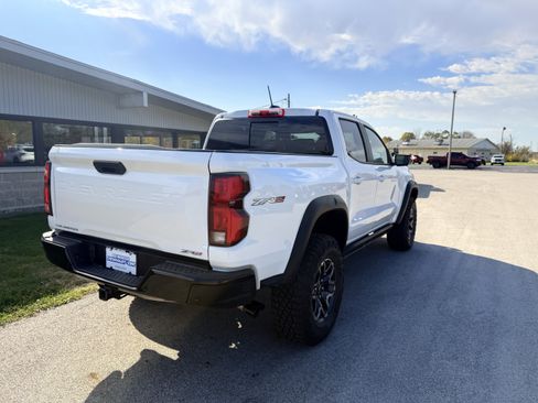 New 2025 Chevrolet Colorado ZR2 w/ Off-Road Front Bumper Package image 9