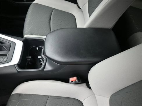 New 2025 Toyota RAV4 XLE image 31