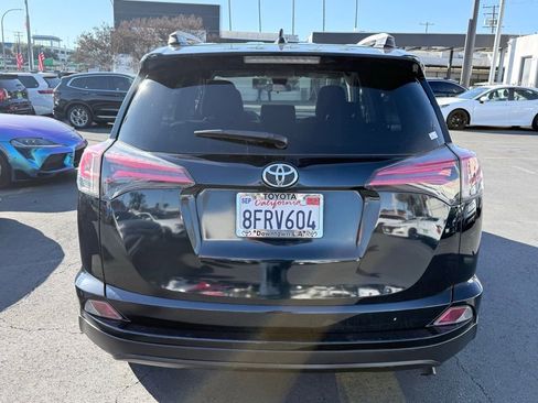 Used 2018 Toyota RAV4 LE image 5