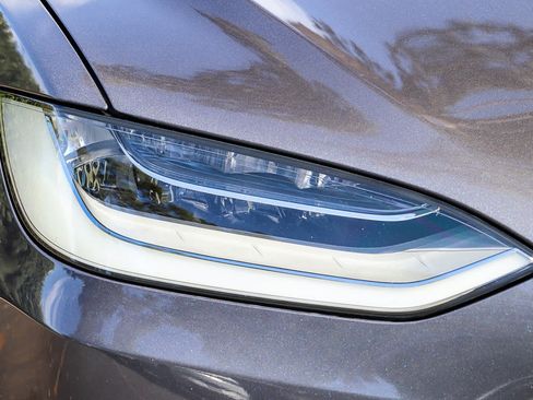 Used 2020 Tesla Model X Long Range AWD/4WD image 4