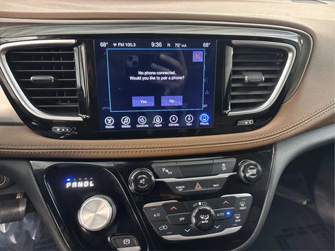 Used 2017 Chrysler Pacifica Limited FWD image 45