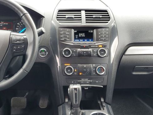 Used 2018 Ford Explorer XLT image 28