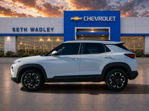 Used 2022 Chevrolet TrailBlazer LT w/ Convenience Package FWD image 4