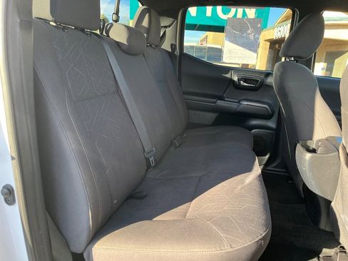 Used 2016 Toyota Tacoma TRD Sport image 32