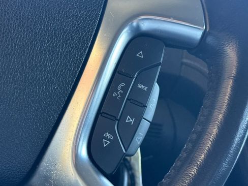 Used 2014 GMC Acadia SLE image 25