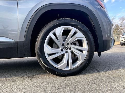 Used 2023 Volkswagen Atlas SE w/ Panoramic Sunroof Package image 7