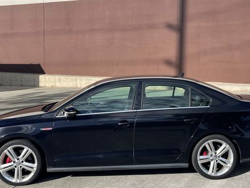 Used 2016 Volkswagen Jetta GLI SE FWD image 2