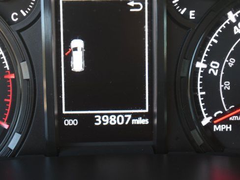 Used 2024 Toyota 4Runner SR5 AWD/4WD image 32