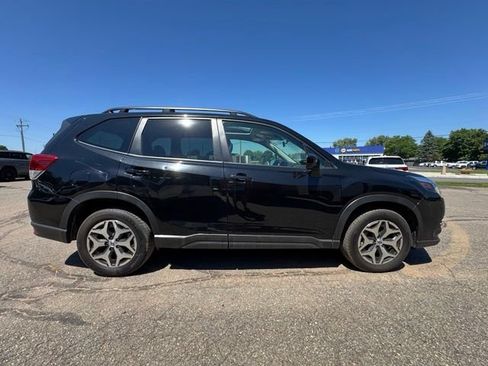 Used 2022 Subaru Forester Premium AWD/4WD image 8