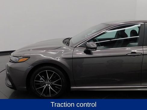 Used 2024 Toyota Camry SE image 17