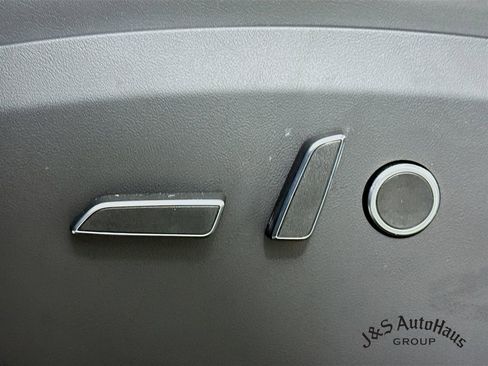 Used 2025 Tesla Model X Base image 10