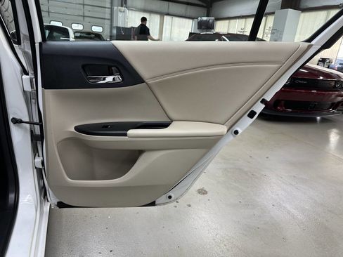 Used 2014 Honda Accord Touring image 14